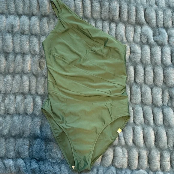 Summersalt Sidestroke one-piece swimsuit in Olive - Picture 4 of 7